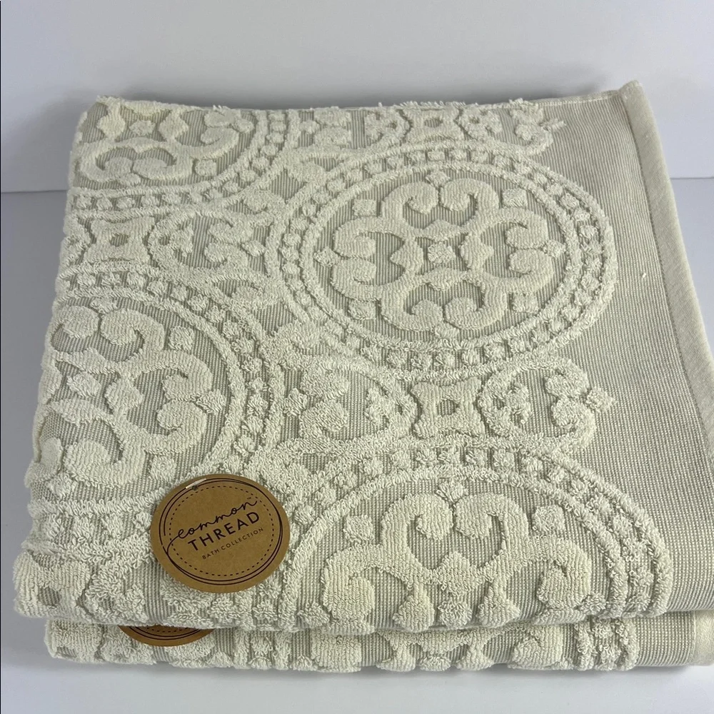 Common Thread Bath Towels Cream Luxury Medallion Textured Cotton Set of 2 NEW